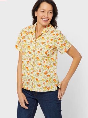 Duluth Trading Co White Citrus Print Short Sleeve Top